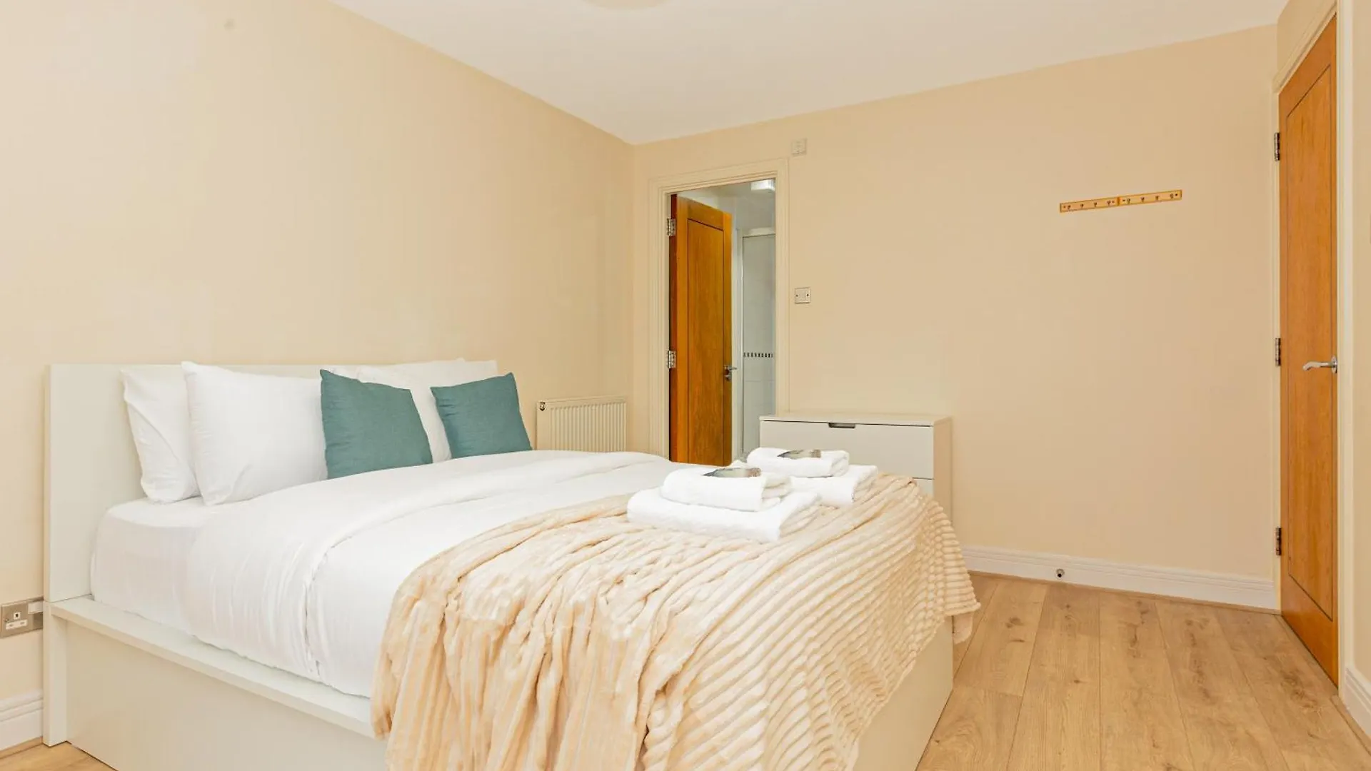 Apartment Lit 2Br Flat With Balcony Near Canary Wharf, 1Min Dlr London United Kingdom
