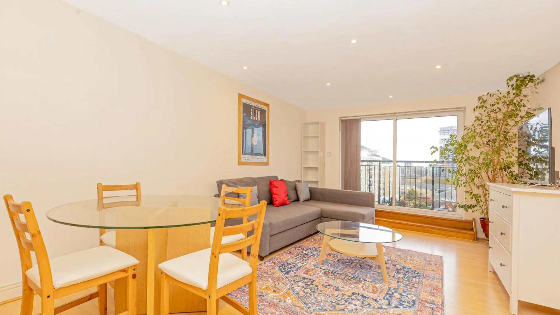 Lit 2Br Flat With Balcony Near Canary Wharf, 1Min Dlr London