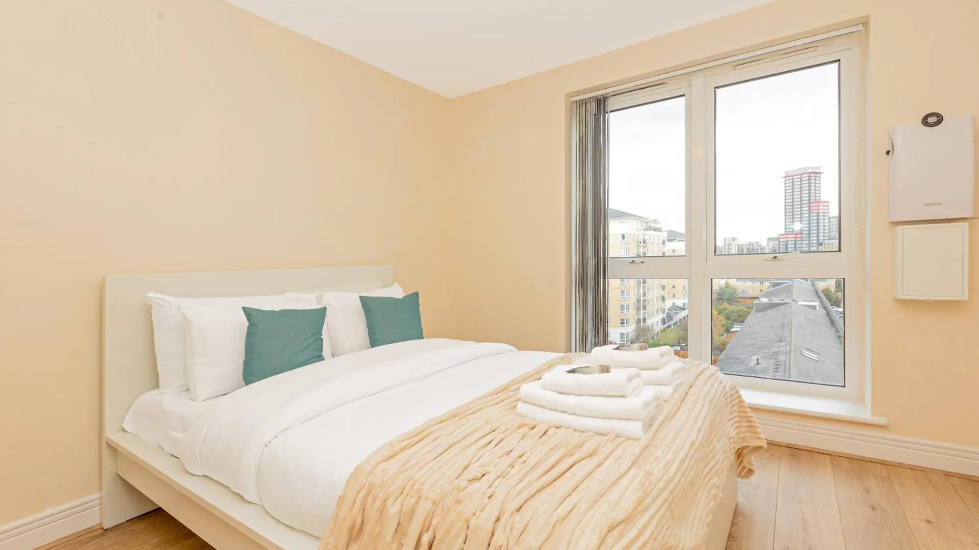 Apartment Lit 2Br Flat With Balcony Near Canary Wharf, 1Min Dlr London