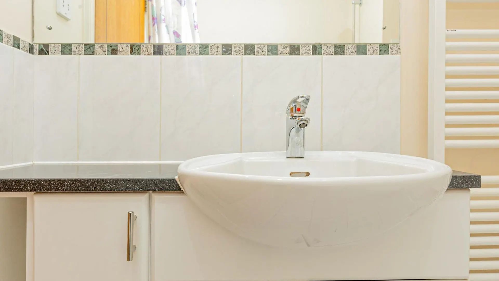 Apartment Lit 2Br Flat With Balcony Near Canary Wharf, 1Min Dlr London United Kingdom