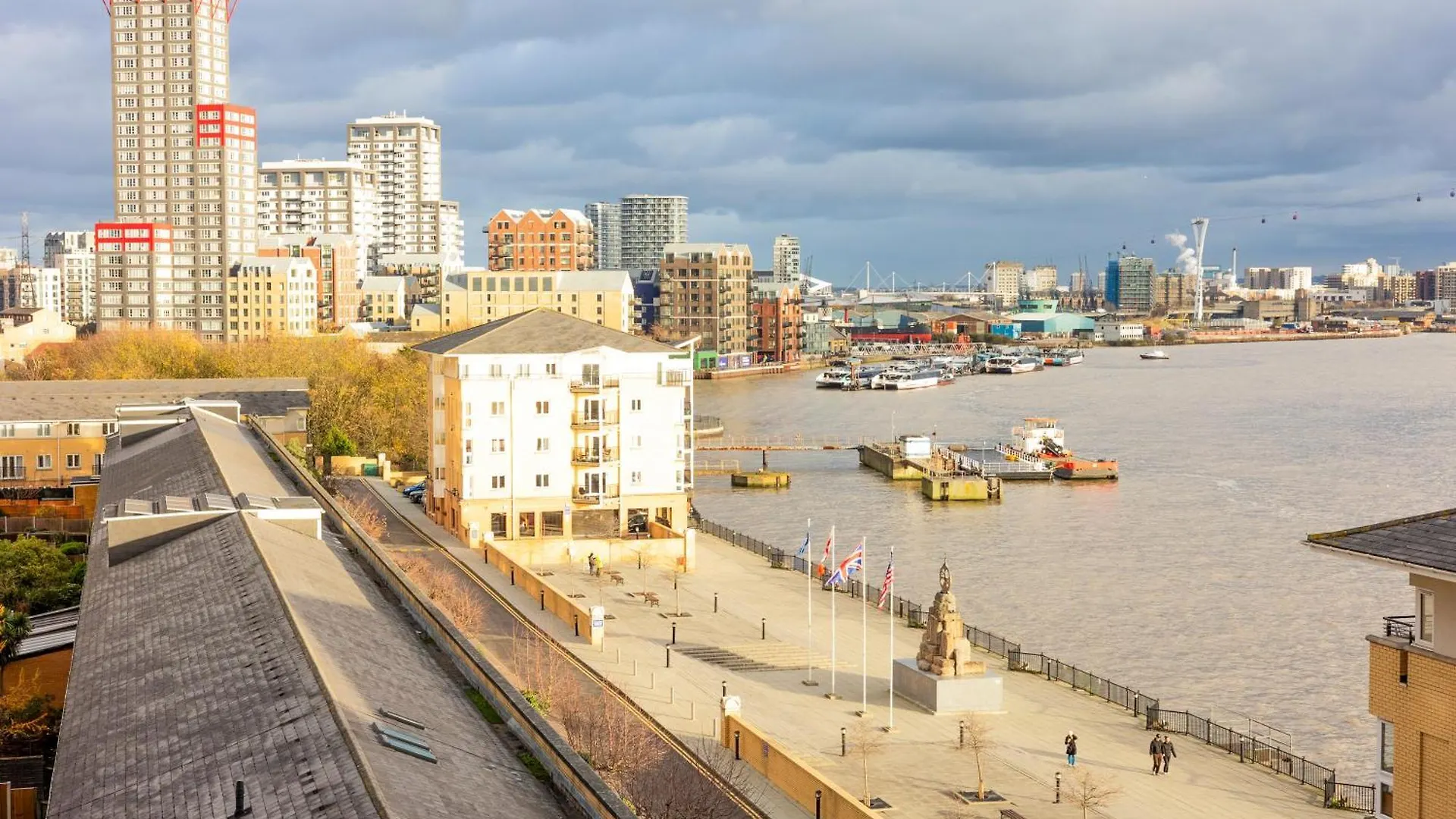 Apartment Lit 2Br Flat With Balcony Near Canary Wharf, 1Min Dlr London